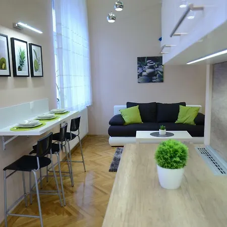 Island In The Downtown With Free Parking * Debrecen