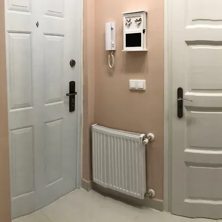 Island In The Downtown With Free Parking Apartment Debrecen