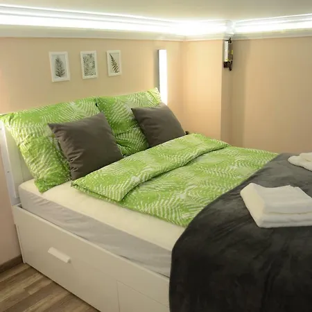 Island In The Downtown With Free Parking Debrecen
