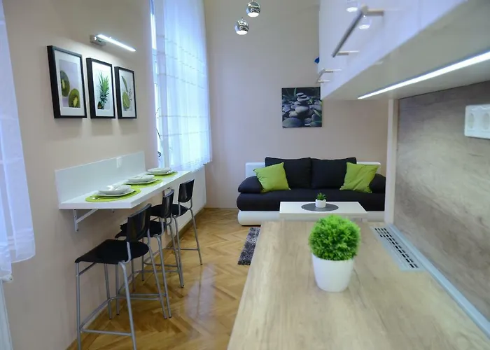 Island In The Downtown With Free Parking * Debrecen